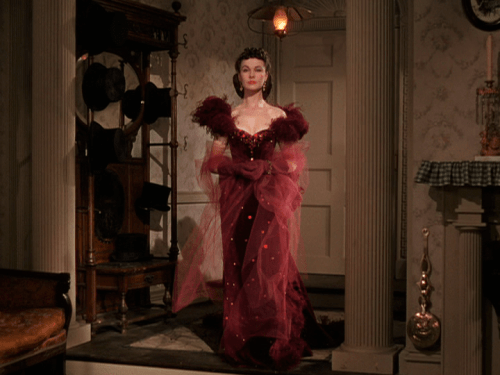 Only some women can pull off this amount of glamour. Scarlett does this admist gossip of her indiscretions.