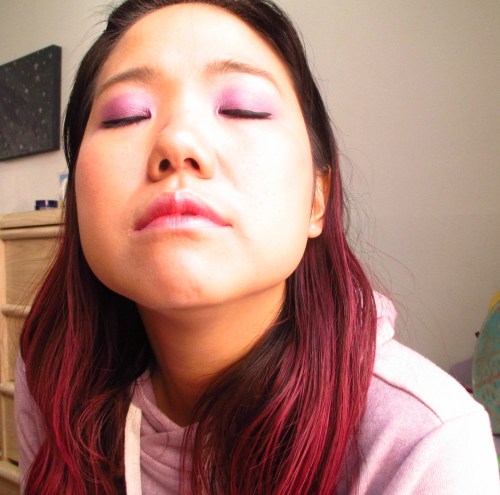 Come close for a kiss! ha ha. This is how it should look. I don't know if you can see it. But it is indeed two toned, with the red in the center, fading out to nudey pink on the edges. Like?