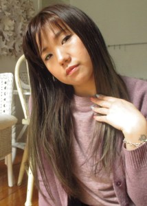 I don't know if you can see it. Photos are deceiving. But my midshaft is green, my ends are ashy, and my roots/top is overly warm brown!