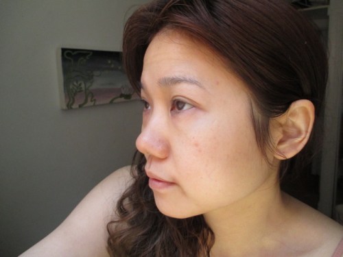 Waahh. :( this is me first thing in the morning without make-up on, and yes, you can definitely see the red blemish scars on my cheek and the dark discoloration on the lip corner. Only time can erase these and it is going to take a while. 